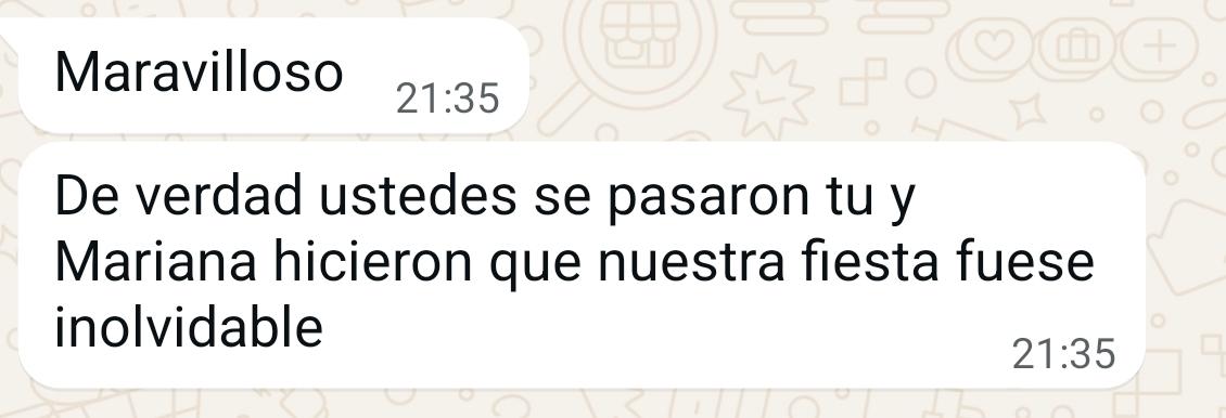 Captura de dos mensajes de opinión que mencionan una fiesta inolvidable