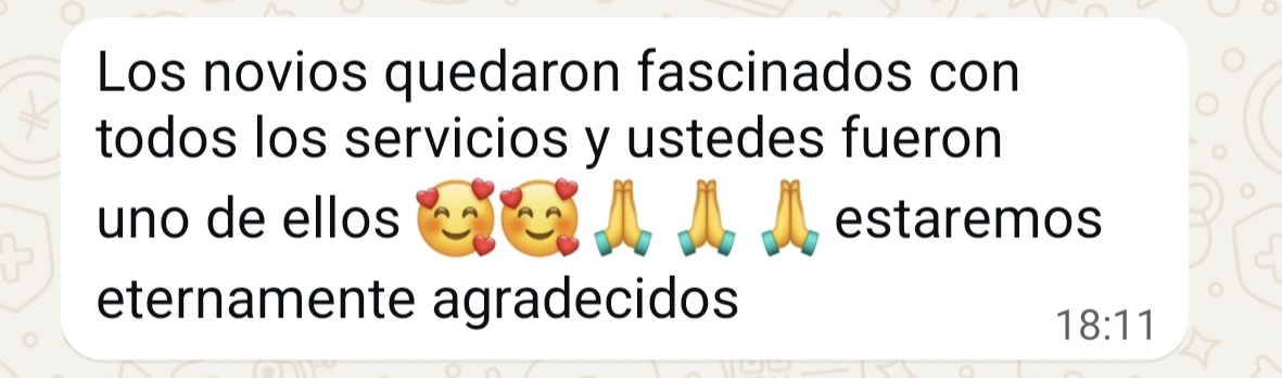 Captura de una opinión que menciona a los novios y agradece los servicios
